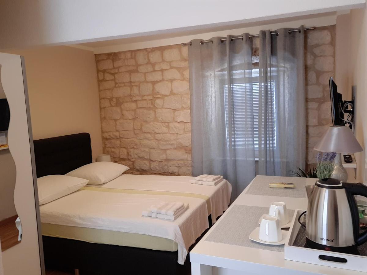 Carol Rooms Trogir Exterior foto