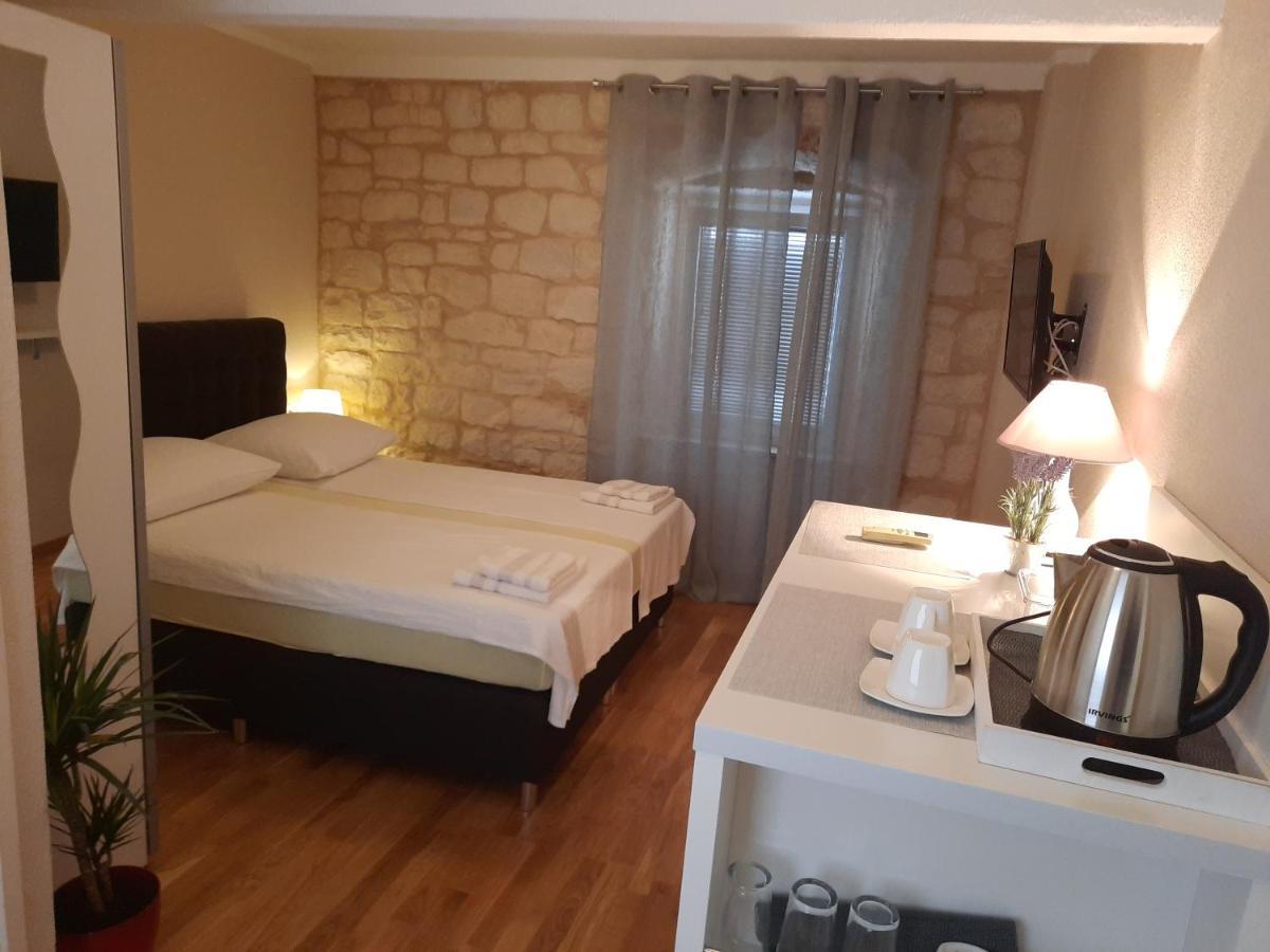 Carol Rooms Trogir Exterior foto