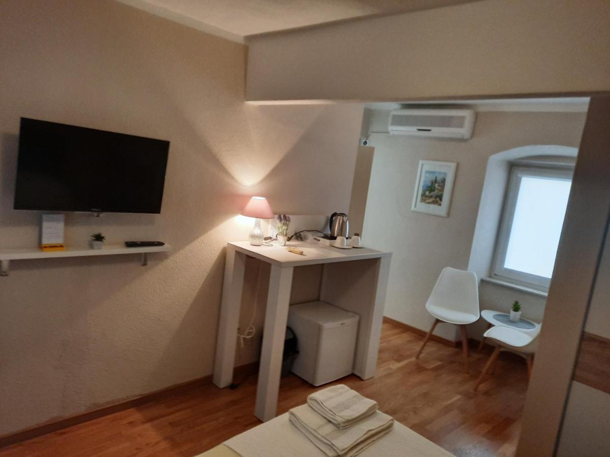 Carol Rooms Trogir Exterior foto