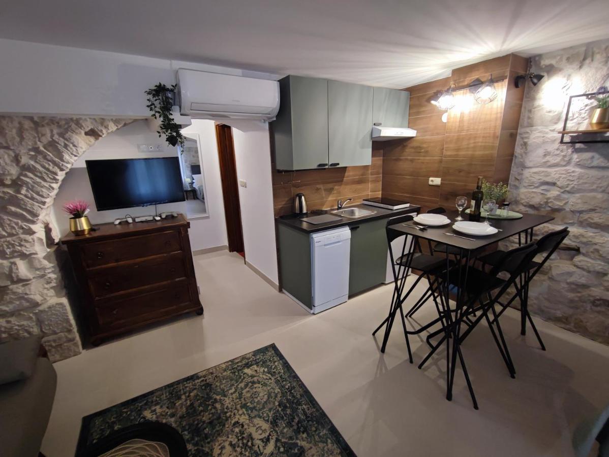 Carol Rooms Trogir Exterior foto