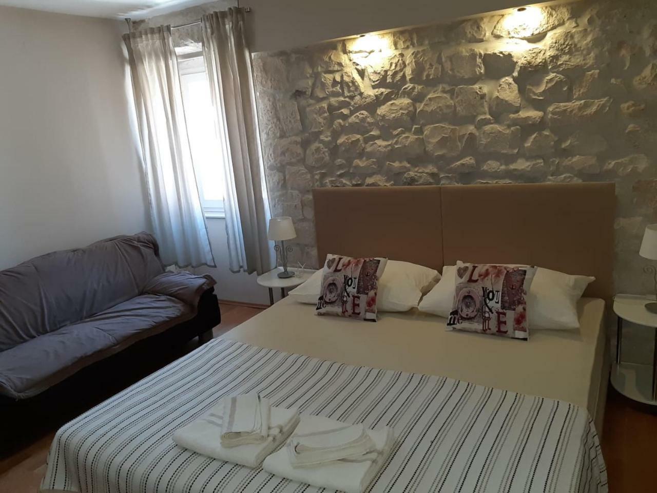 Carol Rooms Trogir Exterior foto