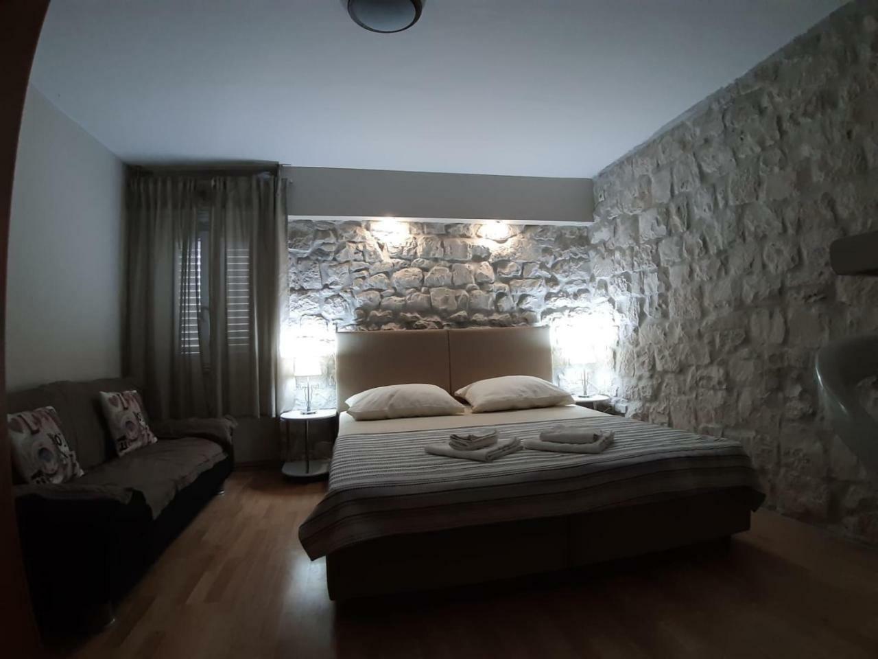 Carol Rooms Trogir Exterior foto