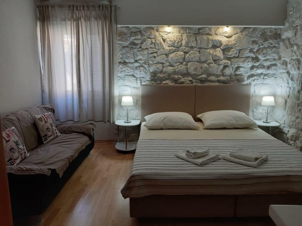 Carol Rooms Trogir Exterior foto